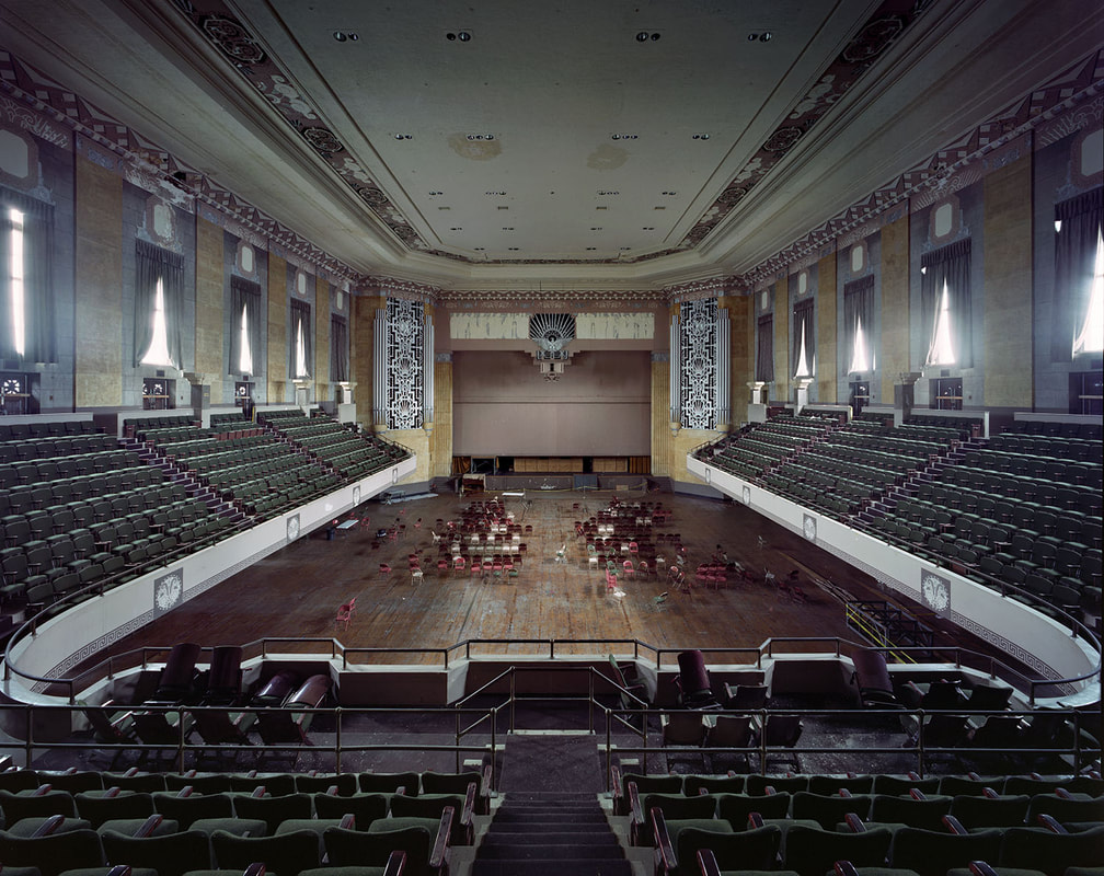 Photograph of the Aud's auditorium by Yves Marchand & Romain Meffre Photography, 2018.